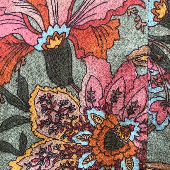 ๐ธ๐ฑ Haute Hippie Floral Topper NWOT ๐ฑ๐ธ - Picture 3 of 9